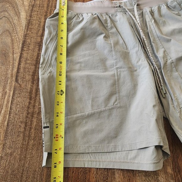 Lululemon Shorts Mens XL Light Gray License To Train Lined Athletic Training - Picture 12 of 13